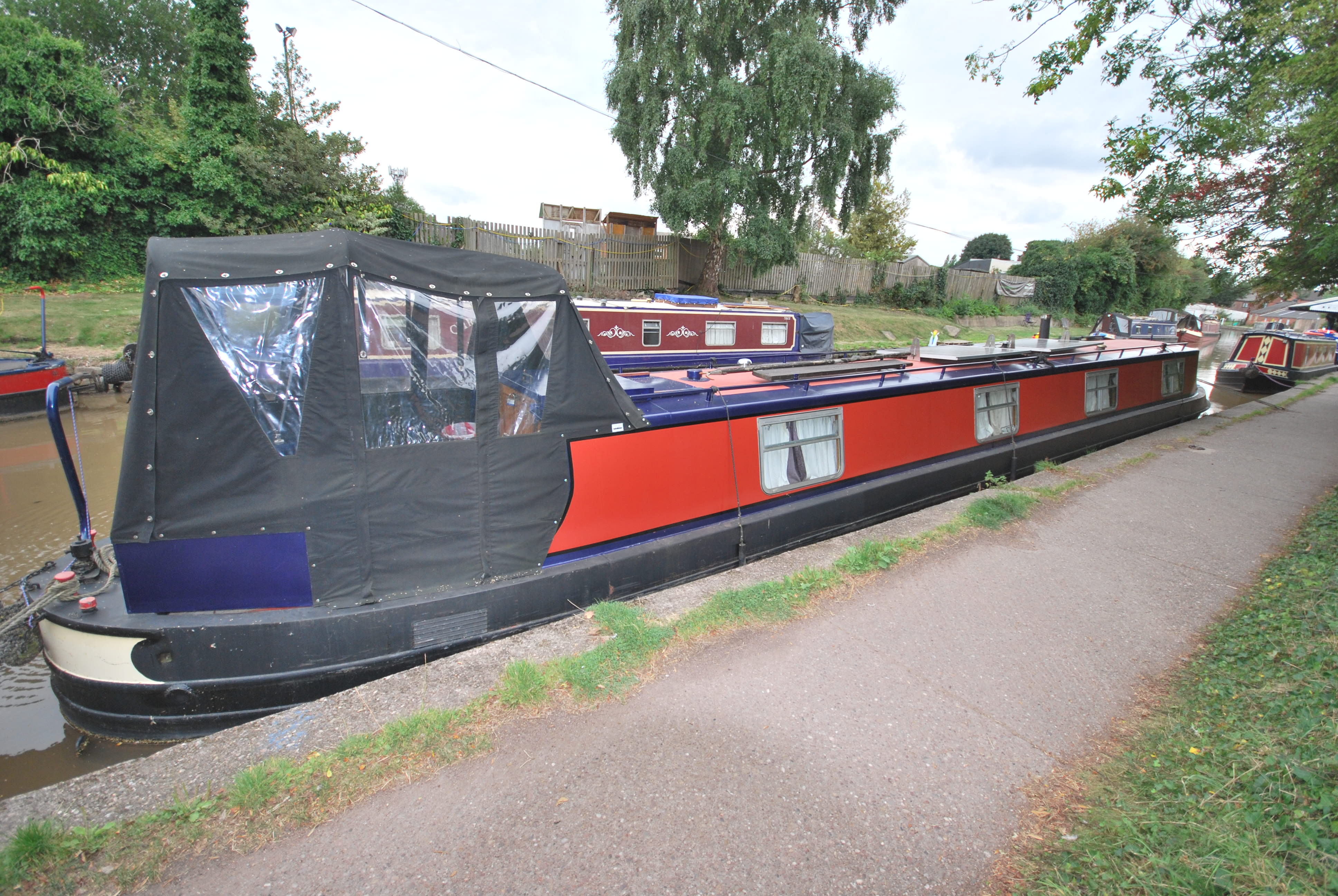 Luvly Jubbly - 56ft Cruiser Stern Liveaboard Narrowboat - For Sale 4