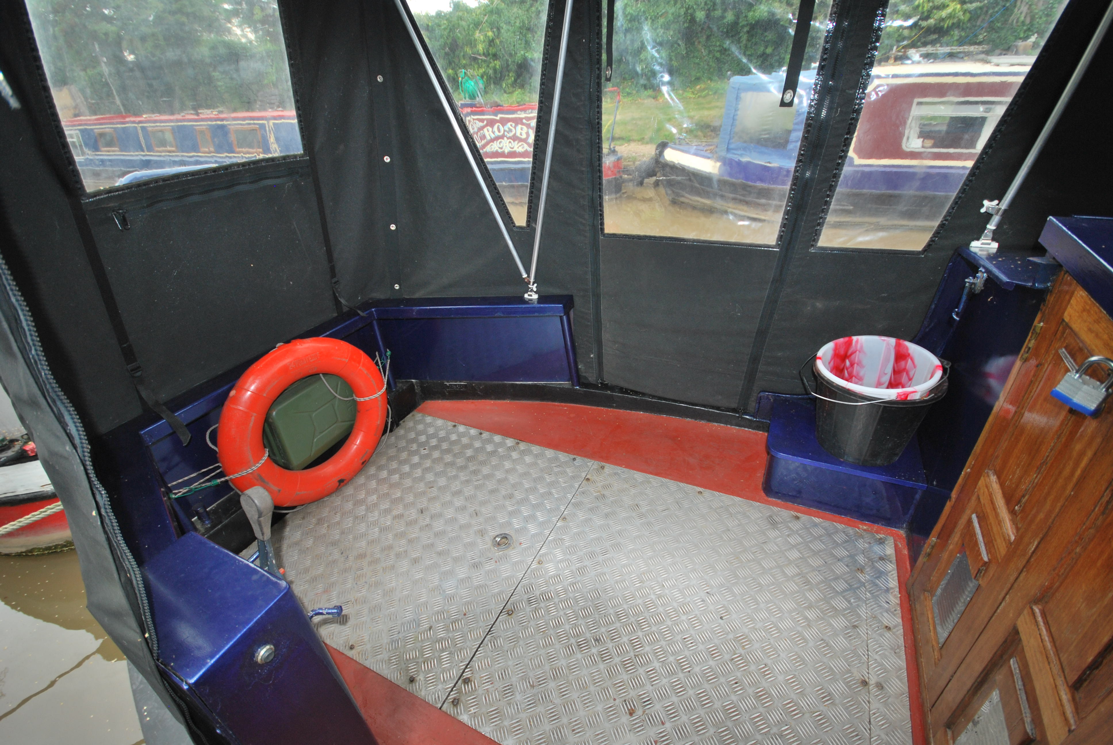 Luvly Jubbly - 56ft Cruiser Stern Liveaboard Narrowboat - For Sale 5