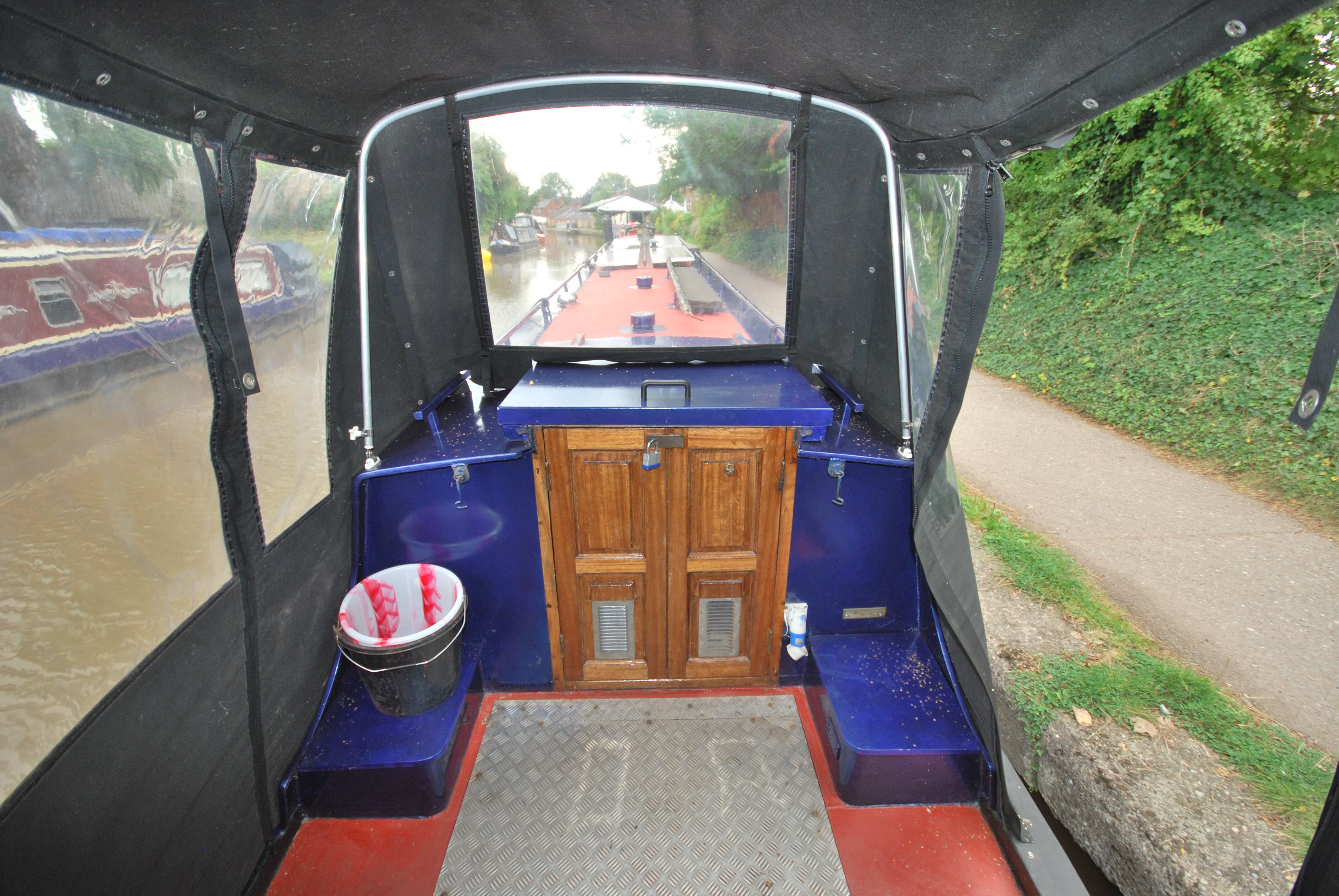 Luvly Jubbly - 56ft Cruiser Stern Liveaboard Narrowboat - For Sale 6