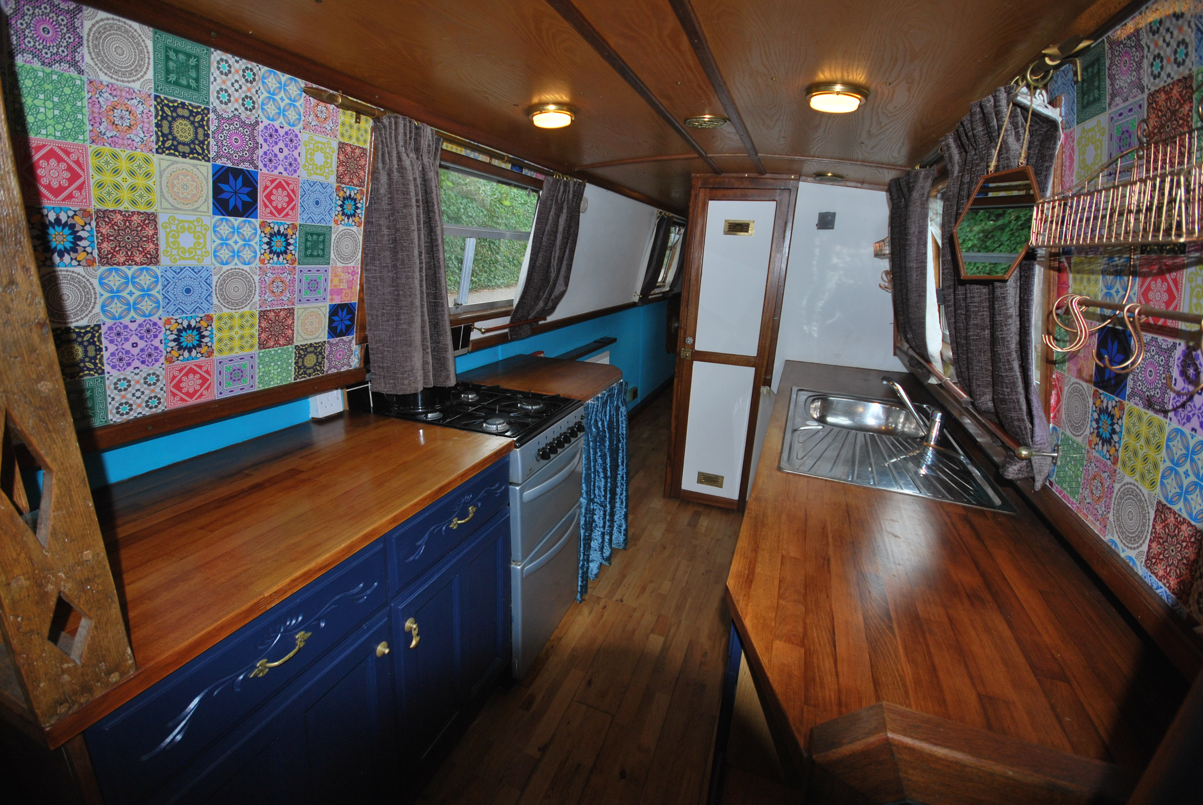 Luvly Jubbly - 56ft Cruiser Stern Liveaboard Narrowboat - For Sale 13