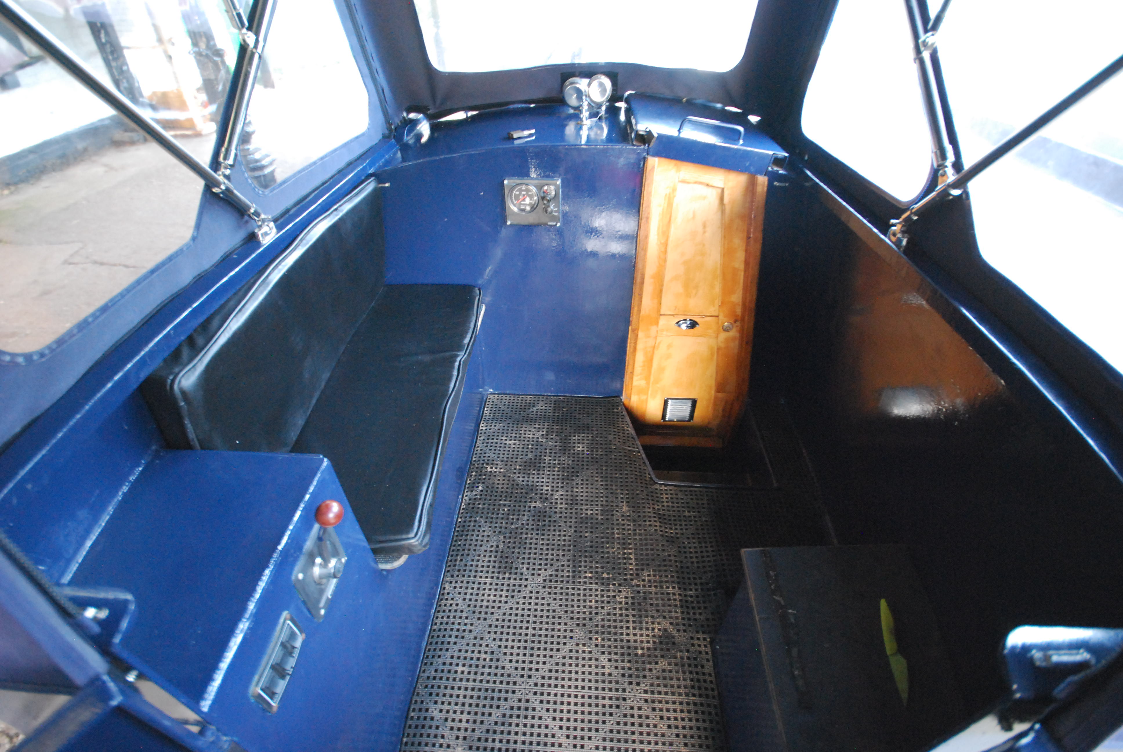 Just Around The Bend - 62 ft Narrowboat - Semi Trad Stern 6